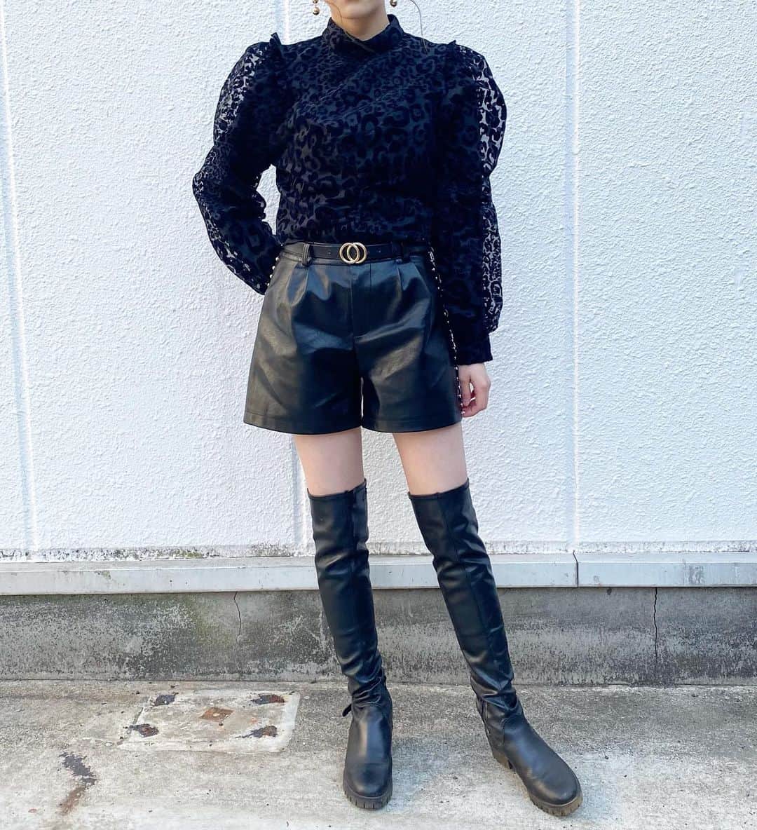 虹川葵のインスタグラム：「・ ZARAって本当にかわいい⛓🖤」