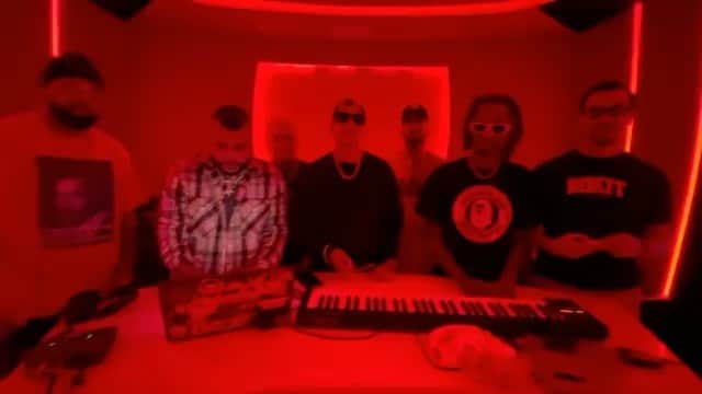 ダディー・ヤンキーのインスタグラム：「Viernes de #Problema 🔥🔥🔥🔥 Le dio hasta abajo y se le vio ..... @dimeloflowofficial @bkmusica @slowmike @jquiles @bcapanama @izaak @mrmarlonp 🇵🇷 🇵🇦 🇩🇴 🇨🇴 Sube Tu Bandera 🚨 #Repost @dimeloflowofficial ・・・ Toda mi vida trabaje sin envidiar a nadie y con respeto a todos ♥️ gracias Dios  por esta oportunidad #PROBLEMA @daddyyankee @pinarecords1」