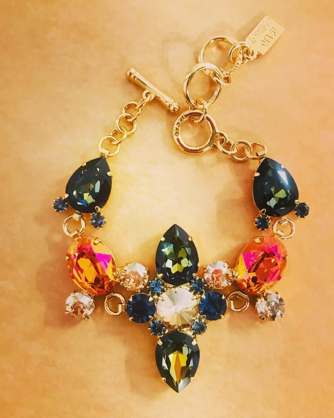 ロドリゴ ニューヨーク バイ ロドリゴ オタズのインスタグラム：「Spring is coming! New exclusive handmade pieces of jewelry are popping up in our shop :) like our signature Dutch flowers 💐 #handmade #jewels #madeineurope #swarovski #goldplated #uniquejewelry」