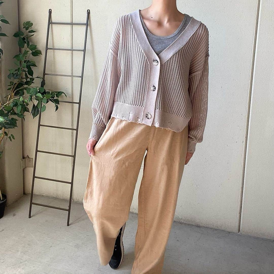 のインスタグラム：「. . ゆるっと楽チンな 綿麻レーヨンパンツの登場です♪ . . ウエストもゴムで 紐付き調節可能✨ . . 合わせやすい3カラー展開です😊 . . 楽チンだけど 安っぽく見えずにお洒落度upしちゃうので オススメのパンツですよ！！ . . . 店内全品20％off❗️ 【exsome123】 ※必ずクーポンコード入力してください 入力しないと割引になりませんので ご注意ください。 . . . topのURLから ご購入していただけます✈︎✈︎✈︎ ・ ・ Instagram officialと 公式LINEがあるので フォローして頂けると嬉しいです✌︎ ⬇︎ Instagram official  @exsome_official  . . . 公式LINE @efc0920h（アットマークから） . . . #ゆるコーデ  #プチプラ  #パンツスタイル  #古着女子  #春コーデ  #ママコーデ  #カジュアルコーデ #プチプラコーデ コーデ  #シンプルコーデ」