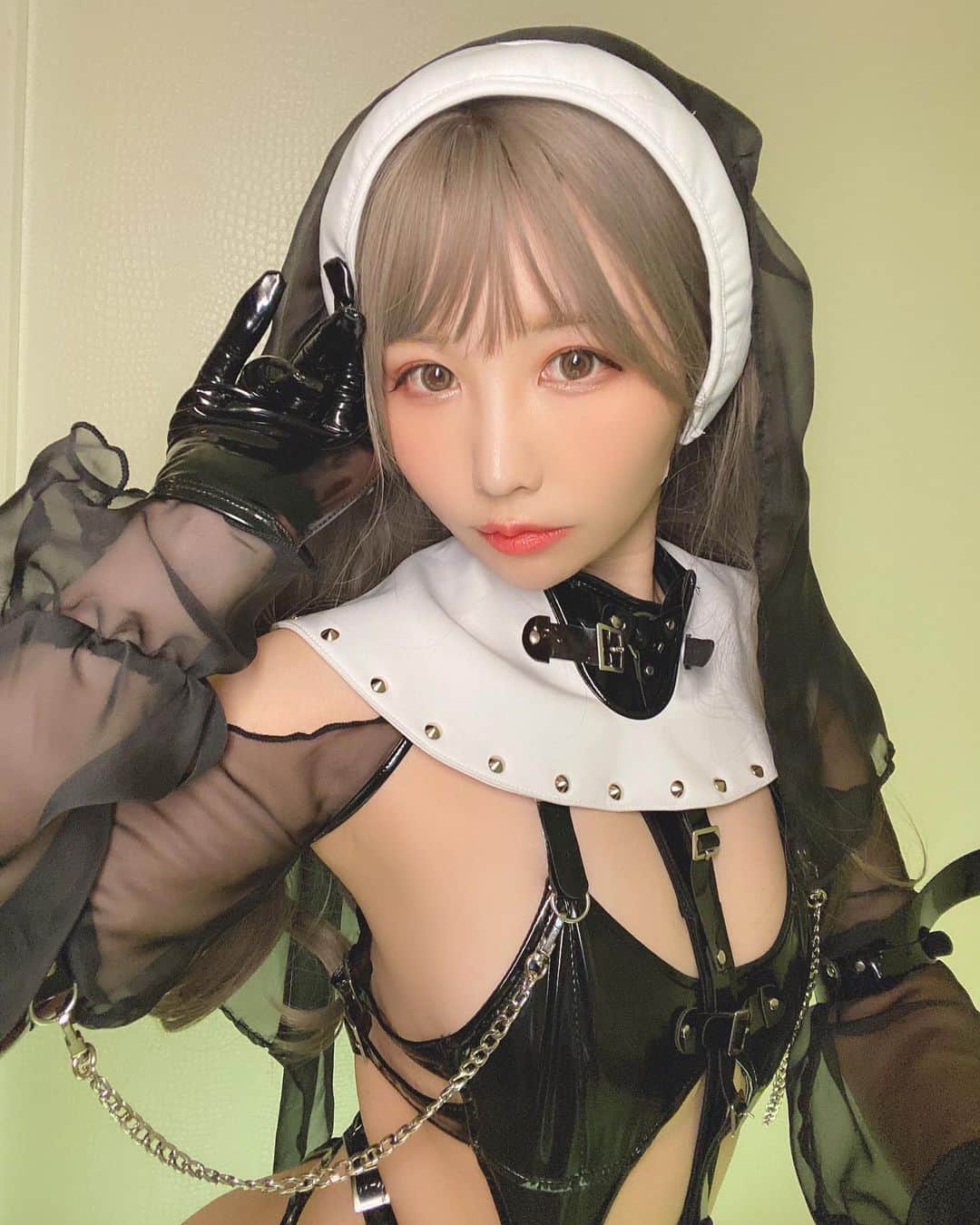 のインスタグラム：「❤︎ えちシスター✝️ 神に懺悔なさい！ ・ #コスプレ #コスプレイヤー #cos #cosplay #cosplayer #cosplaygirl #自撮り #自撮り女子 #selfie #japanesegirl #kawaii #otaku #萌 #粉我 #カラコン #角色扮演 #角色扮演者 #팔로우 #코스프레 #뷰티스타그램 #しらほしなつみ」
