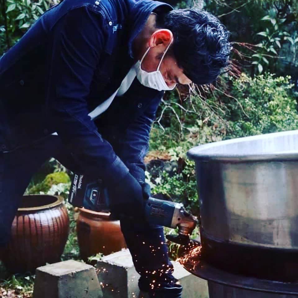 宮田麺児のインスタグラム：「#錆び取り男子 #磨き男子 #研磨男子 #釜男子  真の男は 「自分を磨く前にまずは釜」」