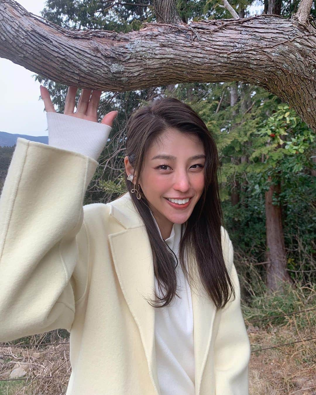 岡副麻希さんのインスタグラム写真 - (岡副麻希Instagram)「.﻿ 花粉やら寒いやら、﻿ おいそがしい時期〜！🤧🌳💭🌿🧚🏽‍♀️﻿ ﻿ 例年はブタクサに苦しんでましたが 今年はスギもなかなか手強い…。 この時期みなさんどのように過ごされてますか？🤧﻿ ﻿ ではではみなさま、素敵な週末を❣️🦄﻿ ﻿ 衣装﻿ tops#snidel﻿ coat#celford  ﻿ ﻿ ﻿」2月26日 21時17分 - maki_okazoe_official