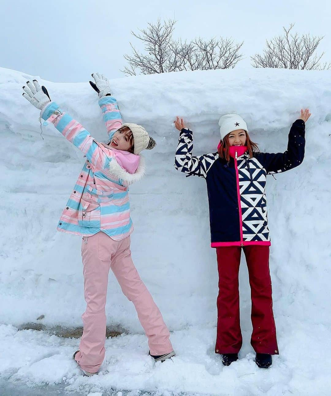 あおい夏海さんのインスタグラム写真 - (あおい夏海Instagram)「北海道でスノーゴルフその2⛄ ゴルフ5カントリー美唄コース @g5c.bibai  でスノーゴルフオフショット🍒 こんなに雪降るのびっくり！ 豚汁美味しかった🥺❤️ 3枚目 ▶️北の国から2021 かき氷先輩へビデオレター💌 7枚目 ▶️道産子女子はスノーゴルフ素手でした😂💦まぢかよ！  #スノーゴルフ #ゴルフ #ゴルフ女子 #北海道 #美唄 #ゴルフ5カントリー美唄コース #スノボウェア #ゴルフ場 #冬ゴルフ #ゴルフバカ #ゴルフウェア #ゴルフスイング #あおい夏海 #スポーツ女子 #golfgirl #snowgolf #snowsports #japaneseculture #hokkaido #ゴルフ男子 #スノボー女子 #スノボ女子 #ゴルフ好きな人と繋がりたい  #GDO」2月26日 21時19分 - natsumi.aoi