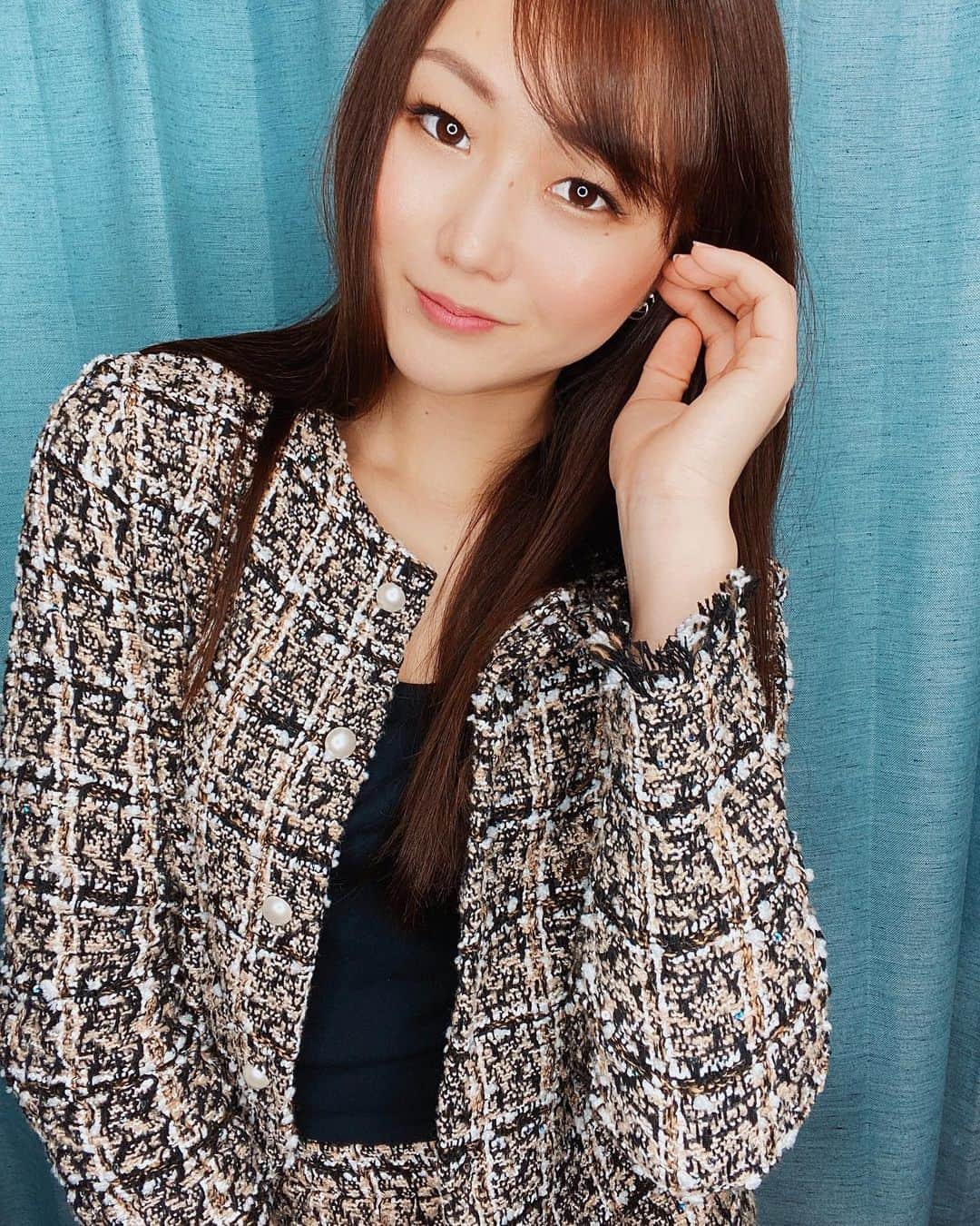 藤田早希のインスタグラム：「前髪伸ばしてます。 ツイードのセットアップで たまには女子で居させて。. . ☆☆☆☆☆☆☆☆☆☆☆☆☆☆☆. .  I'm stretching my bangs.  With tweed setup  Occasionally let me stay as a girl. .  앞머리 뻗어 있습니다.  트위드 설정에서  가끔은 여자에 있던하게. . ☆☆☆☆☆☆☆☆☆☆☆☆☆☆☆. . . .  #ポートレート #ポートレート撮影 #photooftheday #photo_jpn #ootd #오오티디 #오오티티 #사징스타그램 . . . .」