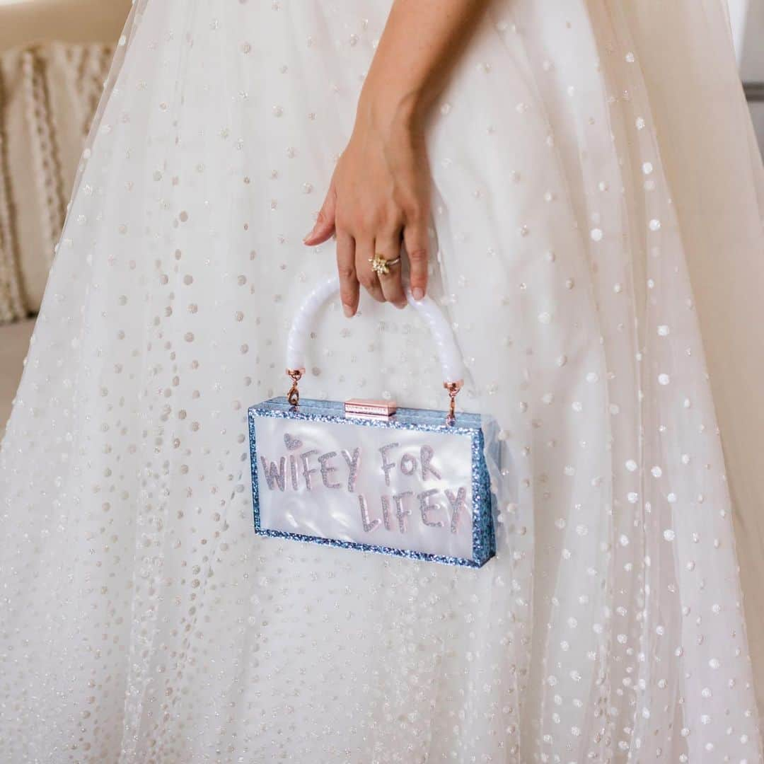 SOPHIA WEBSTERさんのインスタグラム写真 - (SOPHIA WEBSTERInstagram)「To have and to hold… Clutch onto forever with #SophiaWebsterBridal. 🤍✨💍⁣ ⁣ Beautiful bride 👰 @alannaliyah by 📸@capturedframes. 💖⁣ ⁣ #SophiaWebster #WifeyForLifey」2月26日 21時23分 - sophiawebster