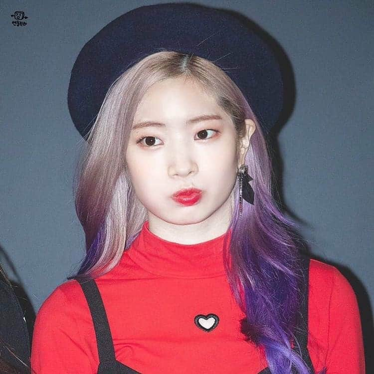 ダヒョンさんのインスタグラム写真 - (ダヒョンInstagram)「Dahyun wearing berets 🤍」2月26日 21時28分 - dahyun.news