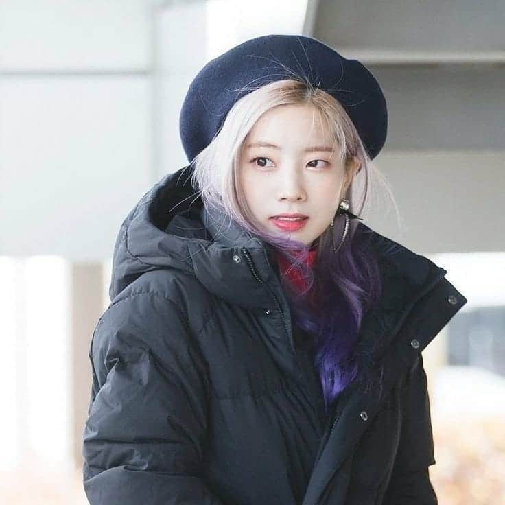 ダヒョンさんのインスタグラム写真 - (ダヒョンInstagram)「Dahyun wearing berets 🤍」2月26日 21時28分 - dahyun.news