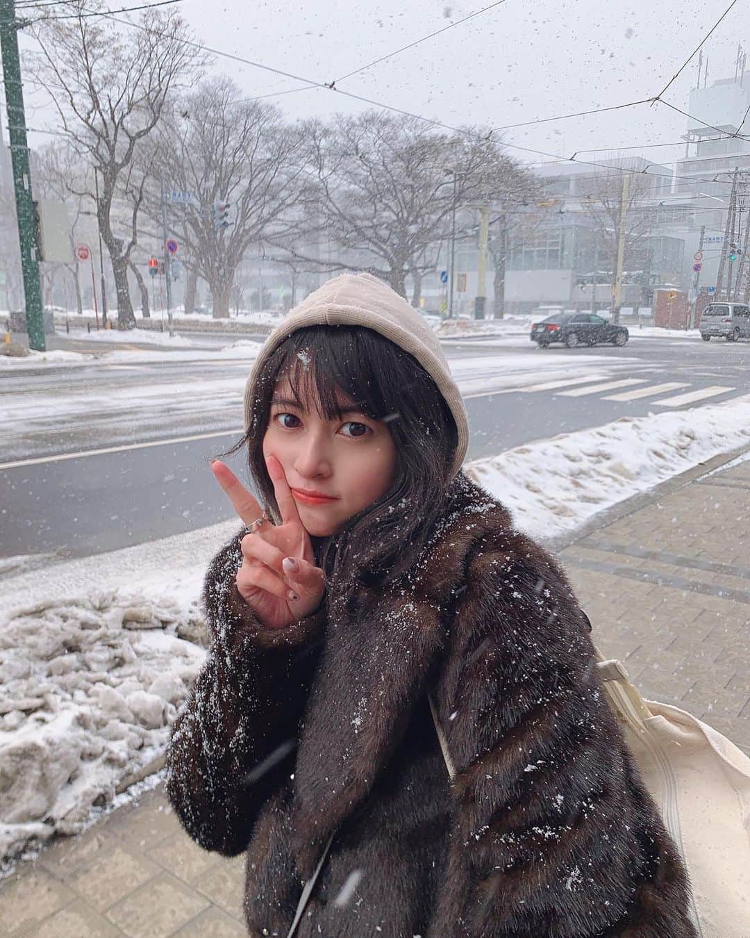 えなちぃさんのインスタグラム写真 - (えなちぃInstagram)「北海道行った時の📸 雪がサラサラすぎて、傘いらなかった！」2月26日 21時28分 - enachan.jp