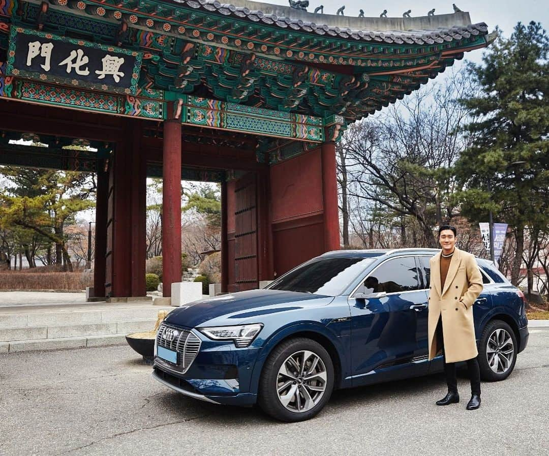 チェ・シウォン（SUPER JUNIOR）のインスタグラム：「Future is an Attitude. @audiofficial @audi_korea_official #Audi #etron #FutureisanAttitude」