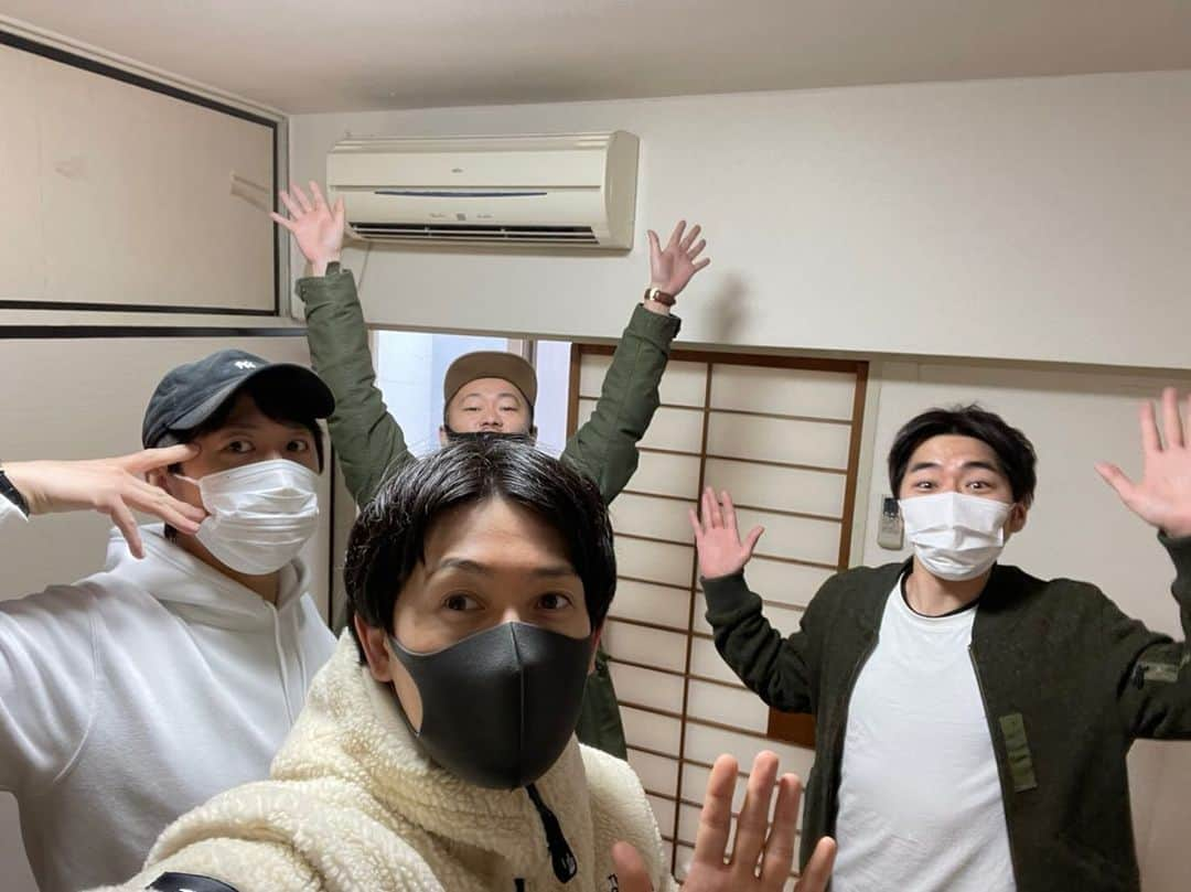 石井脩平さんのインスタグラム写真 - (石井脩平Instagram)「🏠 長きに亘ったｵｼﾞｻﾝ４人のルームシェア 本日終了＆サヨナラ会🙋🏻‍♂️ 　 ありがとう みんな 🤗 さようなら 新中野 🦜 　 お世話になりました🐢 　 　 #新中野ハウス #シシガシラ浜中 #たつろう #ヤジマリー  #東京NSC13期生 　 #ルームシェア #ありがとう #さようなら #思い出がいっぱい #kanshaandkansha」2月26日 21時37分 - presidentchan141