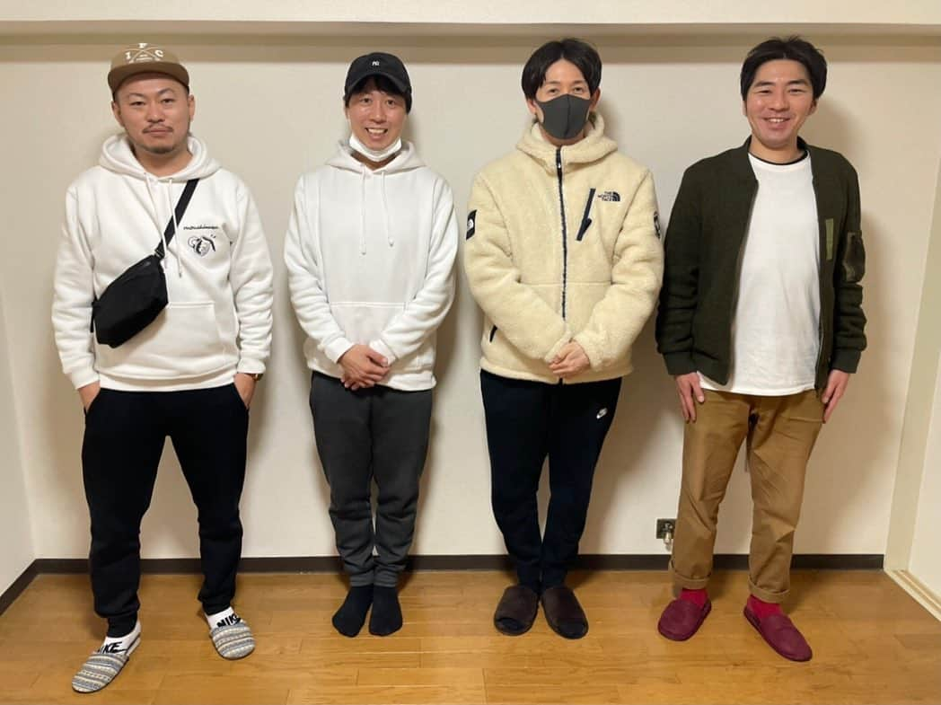 石井脩平のインスタグラム：「🏠 長きに亘ったｵｼﾞｻﾝ４人のルームシェア 本日終了＆サヨナラ会🙋🏻‍♂️ 　 ありがとう みんな 🤗 さようなら 新中野 🦜 　 お世話になりました🐢 　 　 #新中野ハウス #シシガシラ浜中 #たつろう #ヤジマリー  #東京NSC13期生 　 #ルームシェア #ありがとう #さようなら #思い出がいっぱい #kanshaandkansha」