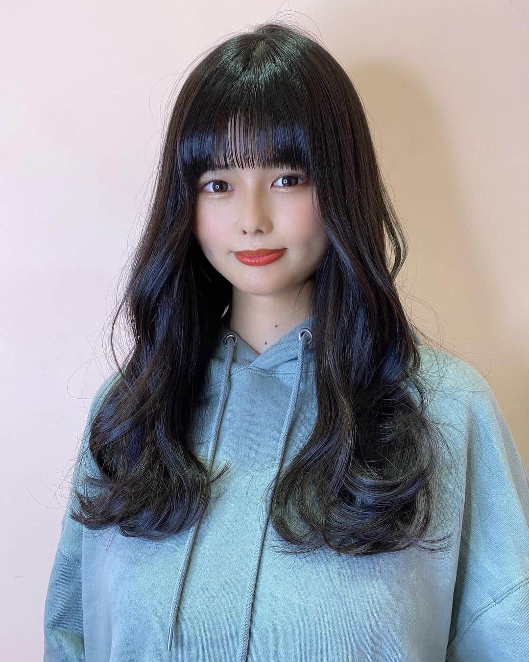 蒼山みことのインスタグラム：「カットモデルしてきました👧✂️  掛巣さん、いつも素敵な髪型に仕上げてくれてありがとうございます🥰  #newpost #photo #photography #カットモデル #美容室 #shima #銀座 #撮影 #撮影モデル #丸顔 #黒髪 #黒髪女子 #ミスid #ミスid2021 #ファイナリスト #タレント #グラビア #インスタグラビア #グラビアアイドル #いいね #いいね返し #いいね返しは絶対 #lfl #l4l #likeforlikes #like4likes #instaphoto #instagood #follow #followme」