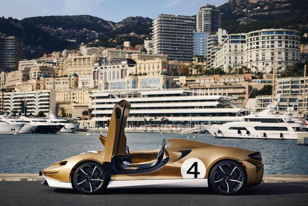 McLaren Automotiveのインスタグラム：「The Elva proudly embraces the principles set down by Bruce McLaren’s original race conquering open-top sports cars of the 1960s – the M1A, M1B and M1C, and looks beautiful on the famous Monaco waterfront.」