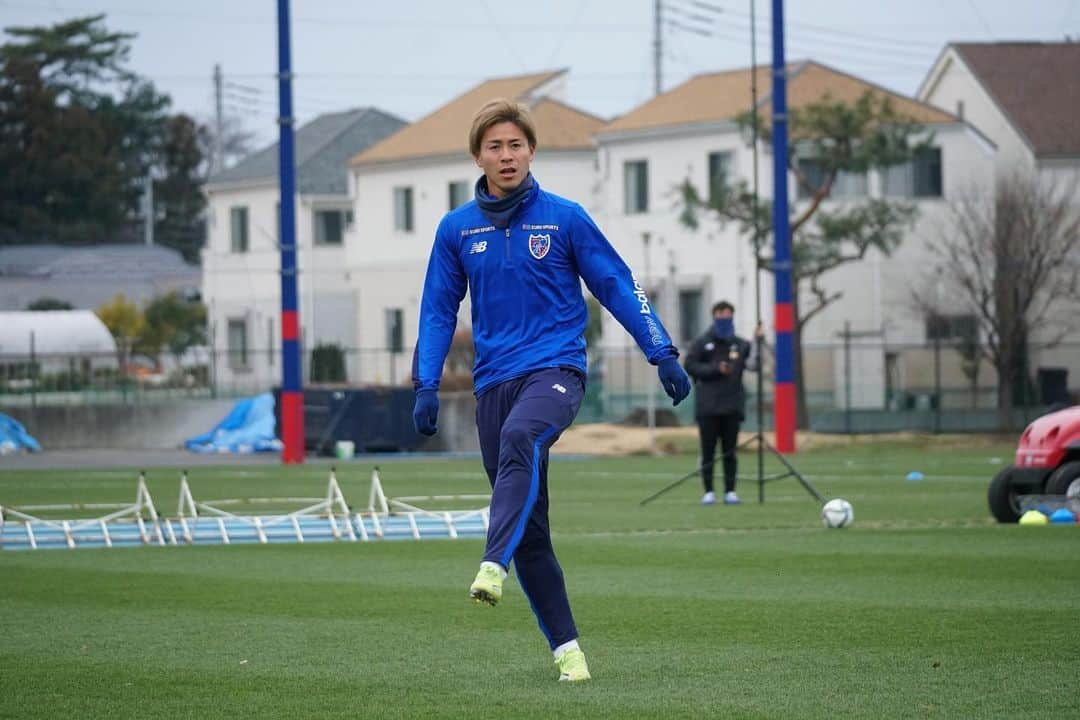 小川諒也のインスタグラム：「明日の開幕戦、楽しみ。 応援よろしくお願いします！ #fctokyo #小川諒也」