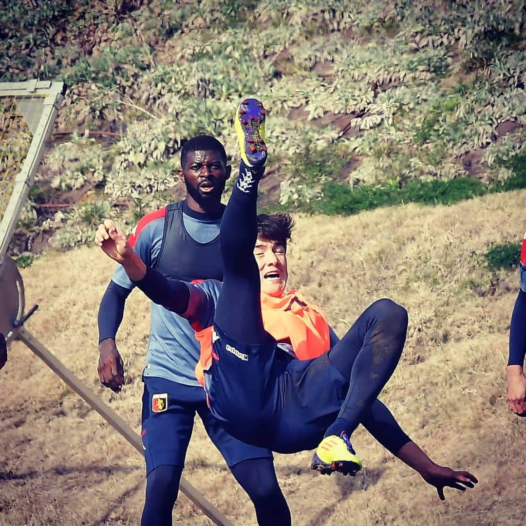 ジェノアCFCさんのインスタグラム写真 - (ジェノアCFCInstagram)「@shomurodov.eldor è già in clima #intergenoa 🔥🔥」2月26日 21時46分 - genoacfc