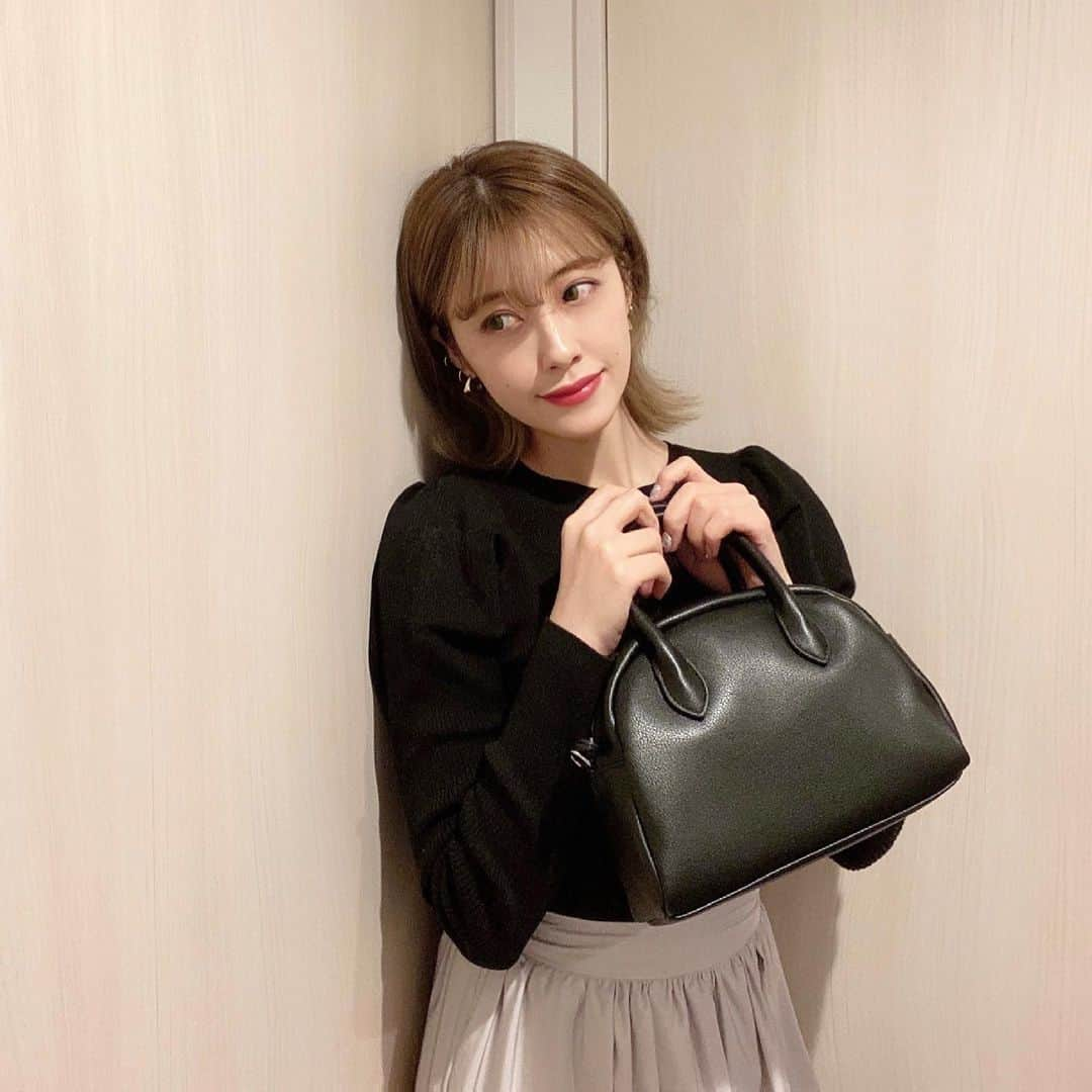 夏焼雅さんのインスタグラム写真 - (夏焼雅Instagram)「new👜♡﻿ ▶︎ @efole_official  ﻿ シンプルなデザインが多くて好みのブランドさん♡﻿ 全部可愛かったからこれからたくさんお買い物しちゃいそ〜☺️﻿ 友達の誕プレとかにも良さそうよね🎁💭﻿ ﻿ efole official siteのオープン記念として、﻿ 2000円offクーポンをプレゼント中みたいなのでチェックしてみてね⚮̈🌷﻿ ﻿ ※利用期間：2021年2月26日(金) 0:00～﻿2021年2月28日(日) 23:59まで。﻿ ※期間中であればお1人様1回のみご使用可能。﻿ ※すべての商品が対象。﻿ ﻿ ﻿ #efole  #officialsite  #open  #bag」2月26日 21時46分 - miyaaa0825