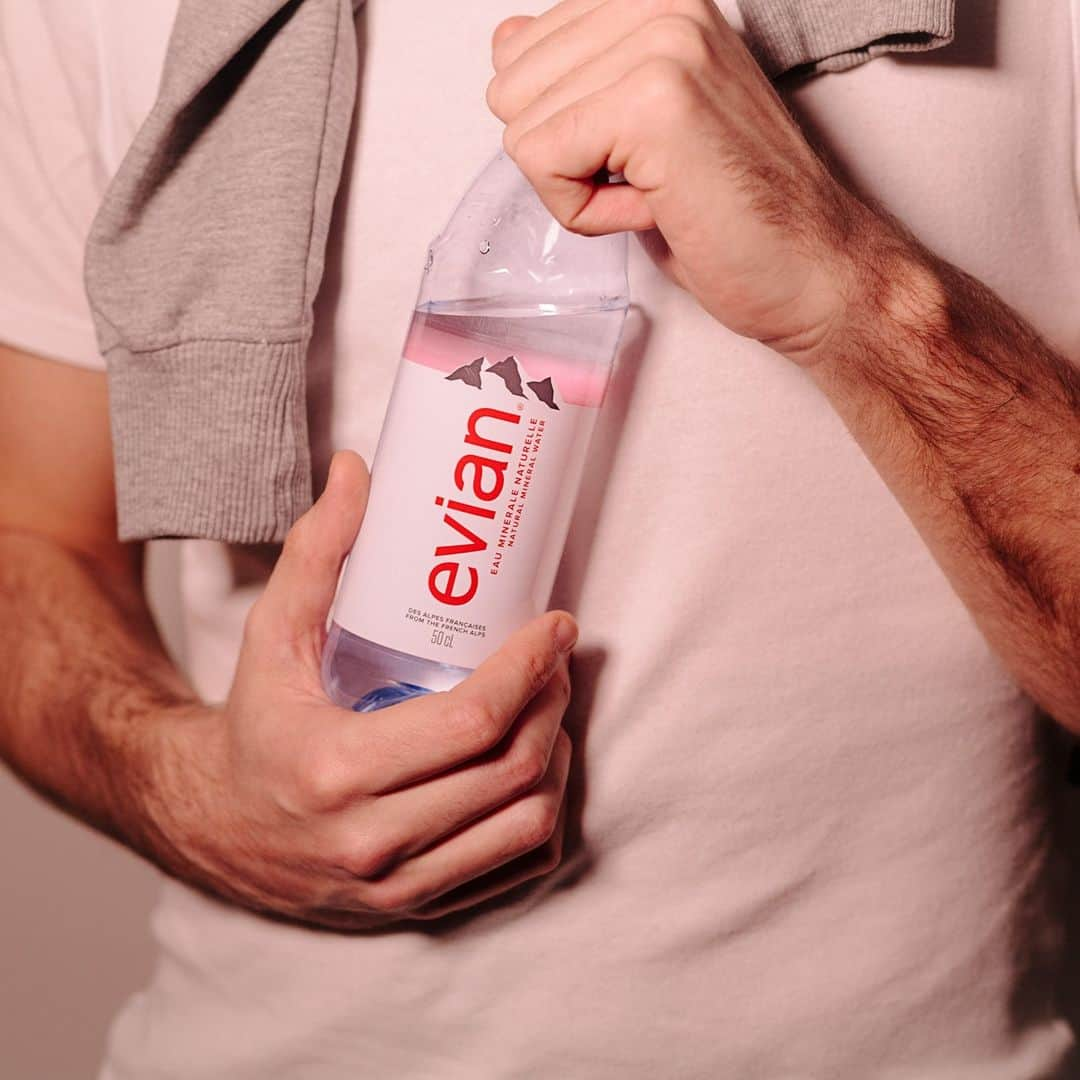 evianさんのインスタグラム写真 - (evianInstagram)「Your water bottle is not going to empty itself. You got this 💪​⁣ ⁣ #evian #evianwater #stayhydrated #positivedrops ​」2月26日 22時00分 - evianwater