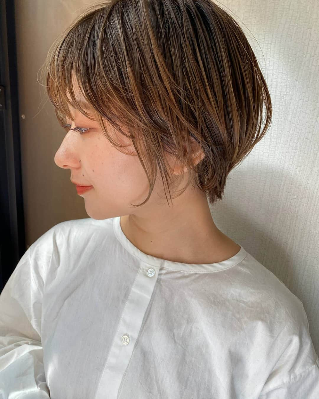 HAIRさんのインスタグラム写真 - (HAIRInstagram)「「毛先を遊ばせたマッシュショート😮💛」 HAIR掲載スタイリスト：馬場 義隆  （ ＠arietta_baba ） . -----------------------------------------------------------  Follow me👉🏽 @hair.cm  HAIR webサイトは「HAIR（ヘアー）」で検索！✨  -----------------------------------------------------------  HAIRは、お客様の『なりたいを叶えるスタイリスト』が集まるサイトです。  日々スタイリストの方々の素敵なヘアスタイルを掲載しています。  投稿スナップ数約40万の中から、気に入ったスタイルを見つけませんか？  HAIRを通じてサロンに予約もできますよ！💕  ----------------------------------------------------------- . . #ショート #ショートヘア #ショートカット #ショート女子 #短髪 #マッシュショート #ベージュカラー #前髪 #ウルフカット #パーマ #ヘアスタイル #髮型 #髮型屋 #髮型設計 #发型 #短髮 #日系髮型 #女生髮型 #女生短髮 #염색 #헤어 #단발 #bob #복구펌 #짧은머리 #숏컷」2月26日 22時00分 - hair.cm