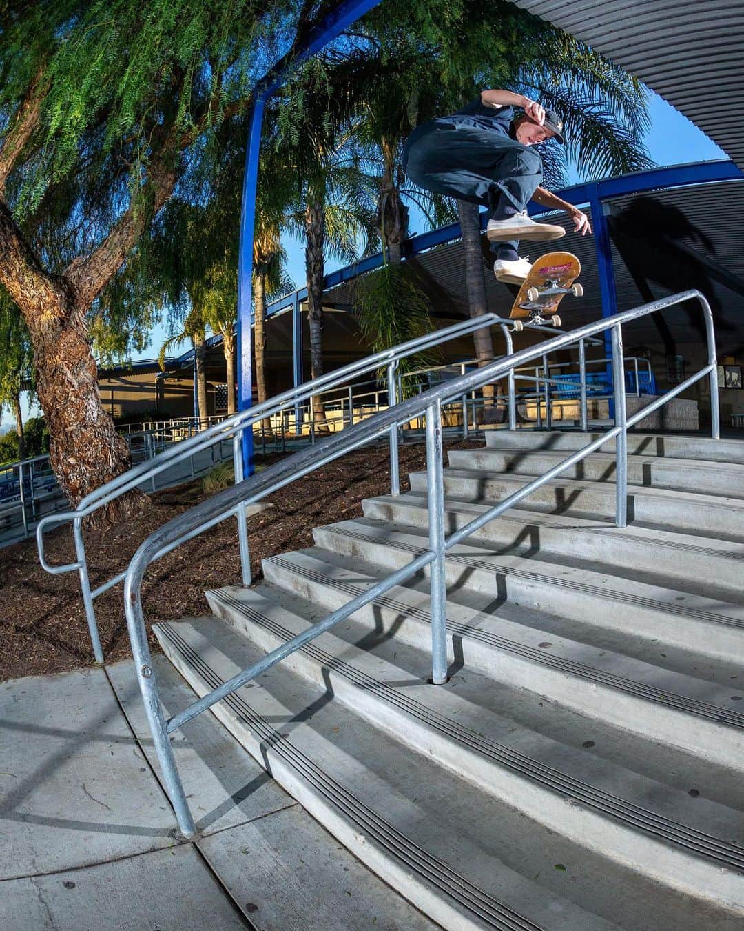 ジェイク・イラーディのインスタグラム：「Sw flip front board in West Covina ✨ 📸 @ohalrightbet  📲 @chrisrogersfilms」