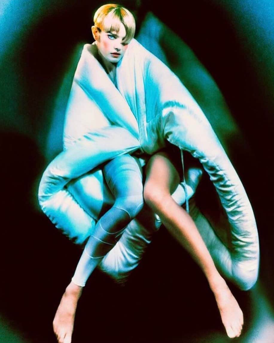 ナタリア・ヴォディアノヴァのインスタグラム：「This is me until Sunday 😂🤪💙🙏🏼 #DoNotDisturb」