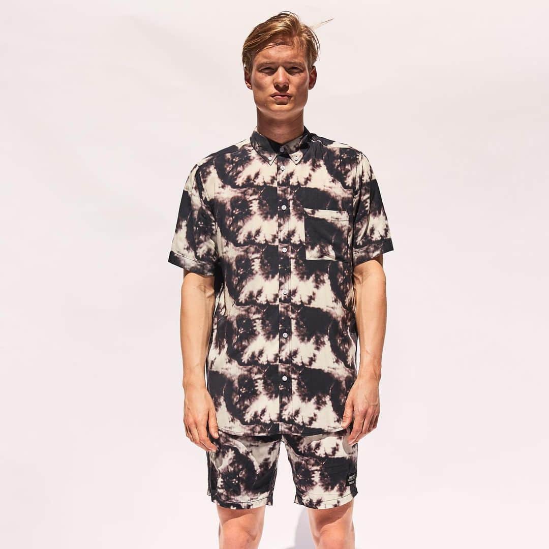 ウィーエスシーのインスタグラム：「WeSC Spring/Summer 2021 is scheduled to release in North America today at 11AM EST exclusively online at WeSC.com and March 12th in Europe.  #wesc #wesc1999 #wearethesuperlativeconspiracy #wescspring21 #springsummer2021 #spring #summer #ss21 #ss21collection #ss21shop」