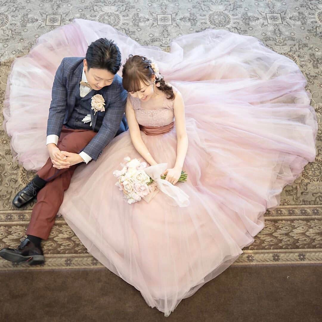 プレ花嫁の結婚式準備アプリ♡ -ウェディングニュースさんのインスタグラム写真 - (プレ花嫁の結婚式準備アプリ♡ -ウェディングニュースInstagram)「前撮りポーズの参考になる♡ ハートショット９選💓﻿ ﻿ ﻿ ➸➸➸➸➸➸➸💒➸➸➸➸➸➸➸﻿ 💚結婚式のお悩み﻿ 💚式場探しのお手伝い﻿ 💚指輪・ドレスなどショップの提案﻿ ﻿ など＊元プランナーに無料で🏡から相談できる♪﻿ ﻿ LINE相談カウンター： @weddingnews_lines﻿ ➸➸➸➸➸➸➸➸➸➸➸➸➸➸➸➸﻿ ﻿ ﻿ こちらのお写真は﻿ ﻿ １枚目： @k_h_wd さん﻿ ２枚目： @yukichi___87 さん﻿ ３枚目： @06asuka18 さん﻿ ４枚目： @keiyui0224 さん﻿ ５枚目： @the_leaves_premium_terrace さん﻿ ６枚目： @lalachance_hiroshima さん﻿ ７枚目： @ju_shigenaka_pl さん﻿ ８枚目： @dress_bridalattendant_pur さん﻿ ９枚目： @ayana_komada_wedding さん﻿ ﻿ からリグラムさせていただきました🌟ありがとうございました😊✨﻿ ﻿ ﻿ カバーは﻿ フェミニンなフラワードレスの﻿ ハート型ショットです💗﻿ ﻿ 白地の #ドレス なので﻿ カラフルなフラワーが引き立ち﻿ とっても可愛いですよね💐﻿ ﻿ 他のフォトも素敵なので、﻿ ぜひスワイプ👉🏻してみてくださいね✨﻿ ﻿ ﻿ ﻿ ＼📷投稿お待ちしています／﻿ ﻿ 花嫁はもちろん、業者さんも大歓迎✨﻿ アナタのお写真や動画をご紹介してもOKという方は、ぜひ #ウェディングニュース に投稿してください💕﻿ 他のSNSでも掲載させていただく可能性がございます𓅪﻿ ﻿ …………………………………………﻿ 💚LINE相談カウンターとは？﻿ ﻿ 完全無料🏡からLINEで元 #ウェディング プランナーに相談できちゃう♪﻿ ﻿ 🌸どの式場を選んでよいかわからない﻿ ﻿ 🌸 #結婚式準備 の進め方がわからない﻿ ﻿ 🌸 指輪はどこで買うのがおすすめ？﻿ ﻿ 🌸近場でドレスやエステを予約したい﻿ ﻿ 🌸ゲストってどこまで招待すればいいの？新郎より人数多くてもいい？﻿ ﻿ #結婚式 に関する事ならなんでもOK♪﻿ ﻿ @weddingnews_lines のURLからお友達登録してね✨﻿ ﻿ ﻿ #プレ花嫁 #結婚  #花嫁 #ウエディング  #プレ花嫁準備 #2021春婚 #日本中のプレ花嫁さんと繋がりたい #ウェディングフォト #フォトウェディング #ロケーションフォト #前撮り #前撮りポーズ #カラードレス #ブライダルフォト #結婚写真  #ウエディングフォト #新郎新婦 #カップルフォト #後撮り #洋装前撮り #ハート #ドレスモデル #ドレス撮影 #前撮りレポ﻿」2月26日 22時06分 - weddingnews_editor