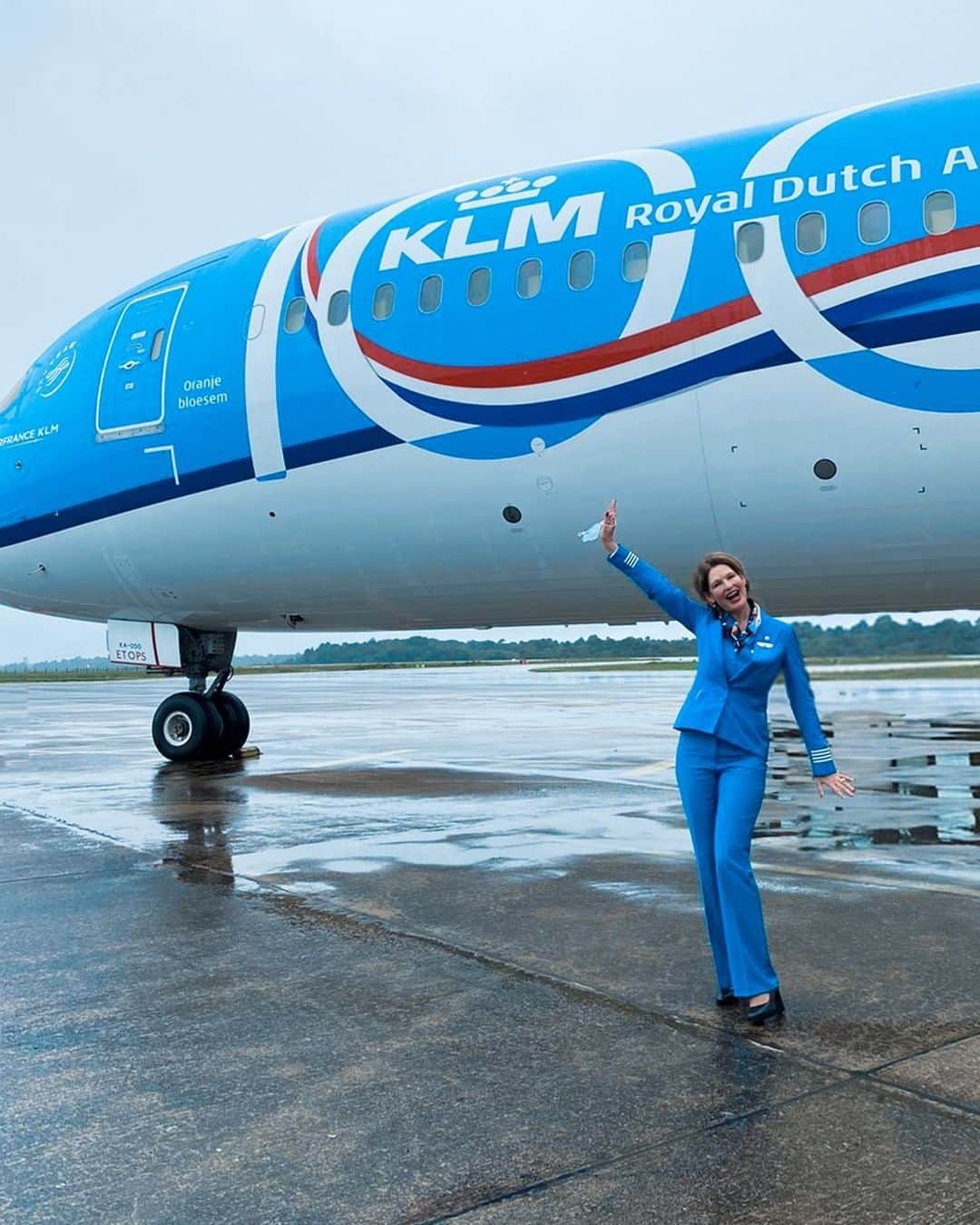 KLMオランダ航空さんのインスタグラム写真 - (KLMオランダ航空Instagram)「Want to experience a day in the life of a Cabin Attendant? Check out our stories as we join @flyingwithmarloes on her way to Paramaribo! #KLM  #Paramaribo」2月26日 22時06分 - klm