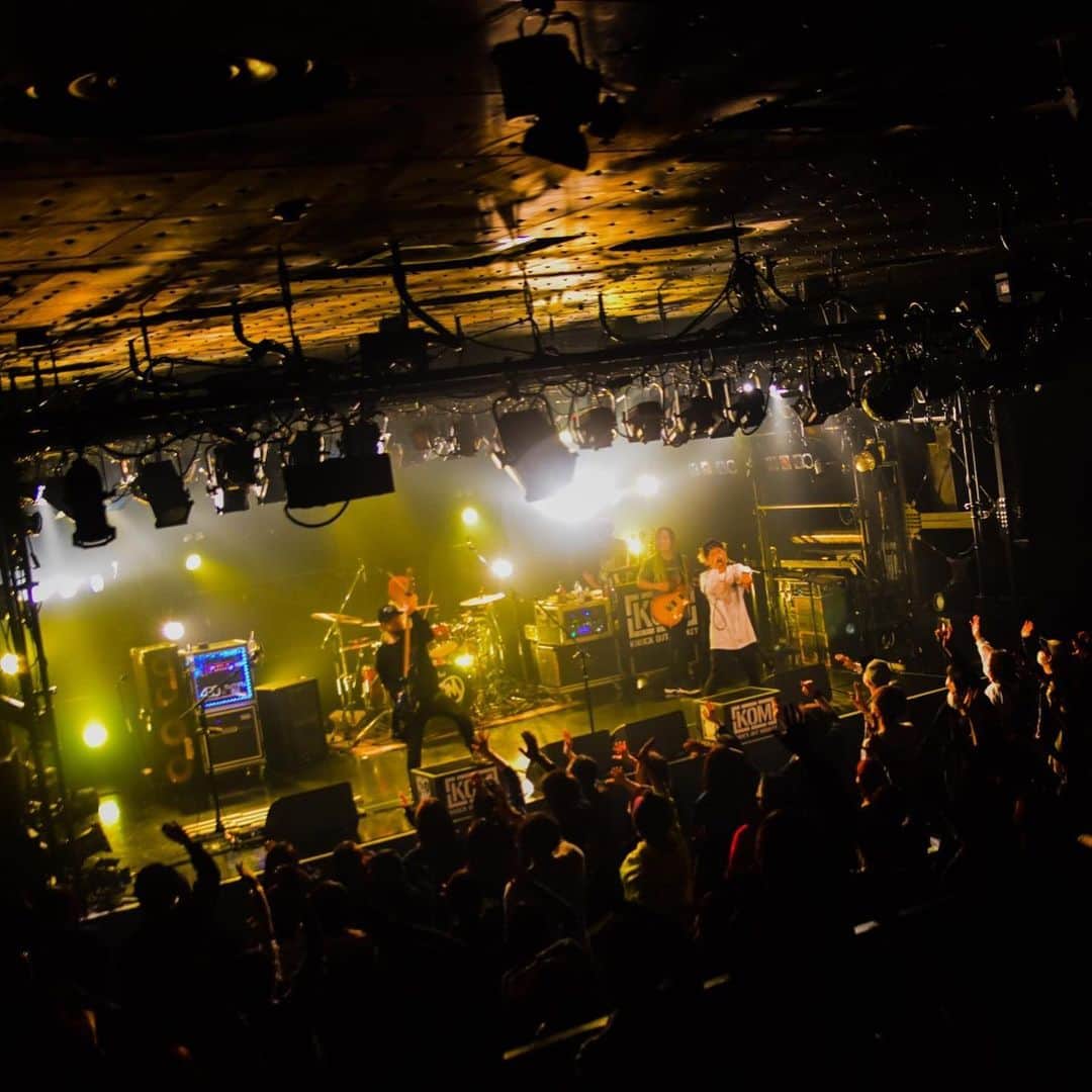 のインスタグラム：「Thank you, Osaka‼️ やっぱり生のライブよな🔊 久しぶりに生きてる心地したわ🤘 ホンマにありがとうやで🤗 明日は博多や〜🔥」