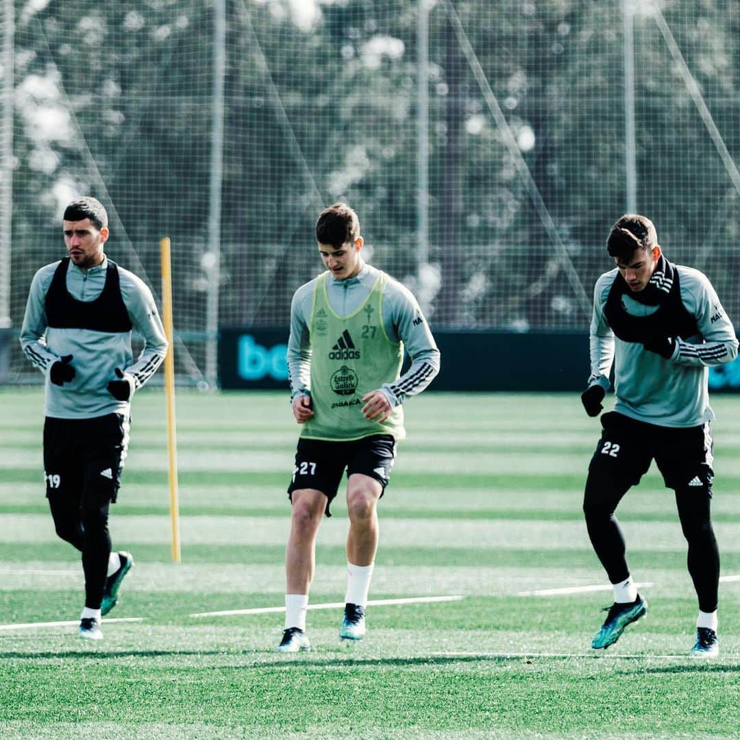 セルタ・デ・ビーゴさんのインスタグラム写真 - (セルタ・デ・ビーゴInstagram)「⚡️ EQUIPO ⚡️  #SempreCelta #CeltaRealValladolid #Training」2月26日 22時12分 - rccelta