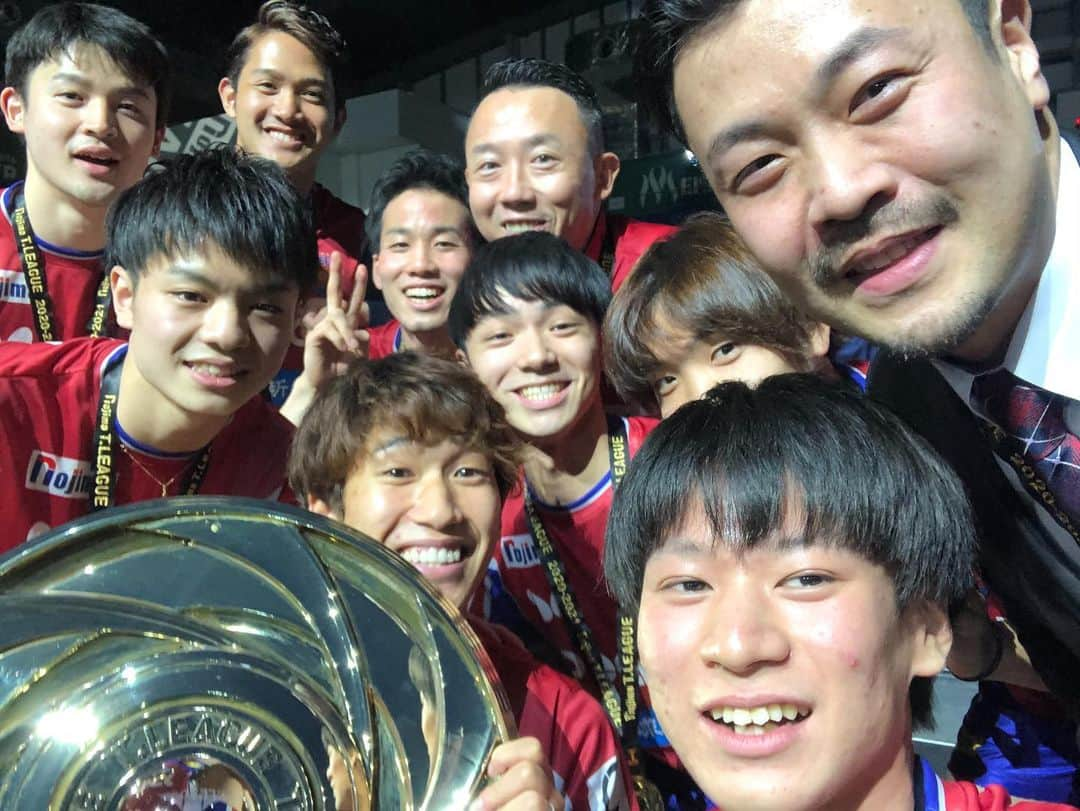 吉村真晴のインスタグラム：「ノジマTリーグ3rdシーズン優勝！ 琉球アスティーダ最高👍 ほんとに嬉しい！ みんなで勝ち取った勝利🏆 みんなありがとう。 @ryukyuasteeda  @t.league_official」