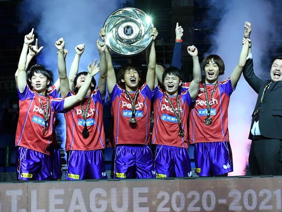 木造勇人のインスタグラム：「#琉球アスティーダ  最強&最高なチームでファイナル優勝することができました‼️ 早川社長をはじめ、張監督スタッフの皆さんのおかげで勝ち取ることができたと思っています🏆  3rdシーズンも琉球アスティーダでプレーできたこと、こんな楽しいチームでプレーできたこと、そして最後に優勝できたことが本当に嬉しいです😊  3rdシーズンお疲れ様でした。」
