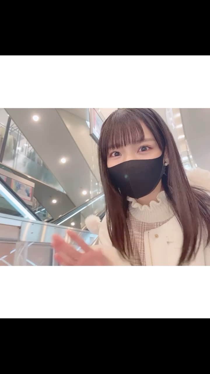 岩田陽菜のインスタグラム：「嬉しかったのです！！！💖💖💖﻿ ﻿ ﻿ #冬服#winter#winterfashion#fashion#ヘアアレンジ#ストレート#ワンピース#イヤリング﻿ #アウター#missmine﻿ #広島#PARCO#広島PARCO#エレベーター#ポスター」