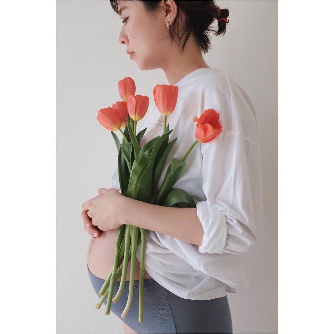 sakincho1028のインスタグラム：「hair make🌷 @__________yoshino_  スタイリングが最高にかわいかった。 こんなマタニティもかわいい。🌷 #撮影#メイク#マタニティフォト#ヘアメイク」
