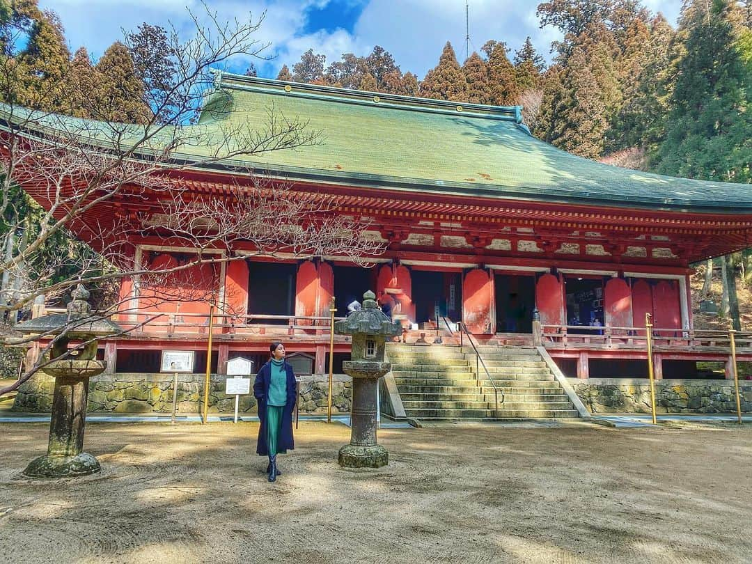 遊海 Yuumiさんのインスタグラム写真 - (遊海 YuumiInstagram)「My last trip was at Biwako and there I was at one of the world heritage in Japan. As a place of prayer for world peace and tranquility, and as a place of learning and training for some of the greatest, national-treasure level monks across all sects, Hieizan Enryakuji Temple is absolutely fundamental to Japanese Buddhism. 琵琶湖の比叡山延暦寺に観光で行ってきました。日本の世界遺産です。最近高校のお勉強で日本の歴史を勉強してるので、なんか知ってる！って感じになりましたw  #琵琶湖　#世界遺産　#比叡山　#観光　#biwako #travel #hieizan #hieizanenryakuji #比叡山延暦寺」2月26日 22時33分 - yuumi_kato