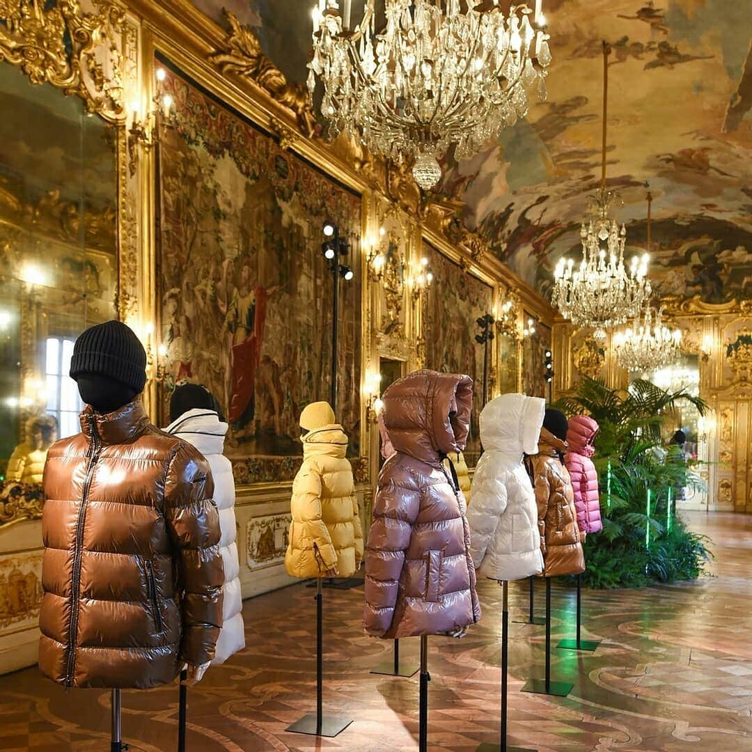 ジェオックスのインスタグラム：「In the heart of Milan, Geox will unveil the brand new Fall/Winter collection.  It’s the perfect setting to reveal our collection, reflecting the Italian DNA that is so intrinsic to the Geox design and philosophies.  Keep watch to set your eyes on the collection, for the very first time.  ​ ​ ​#geox #geoxshoes #fw21 #mfw」