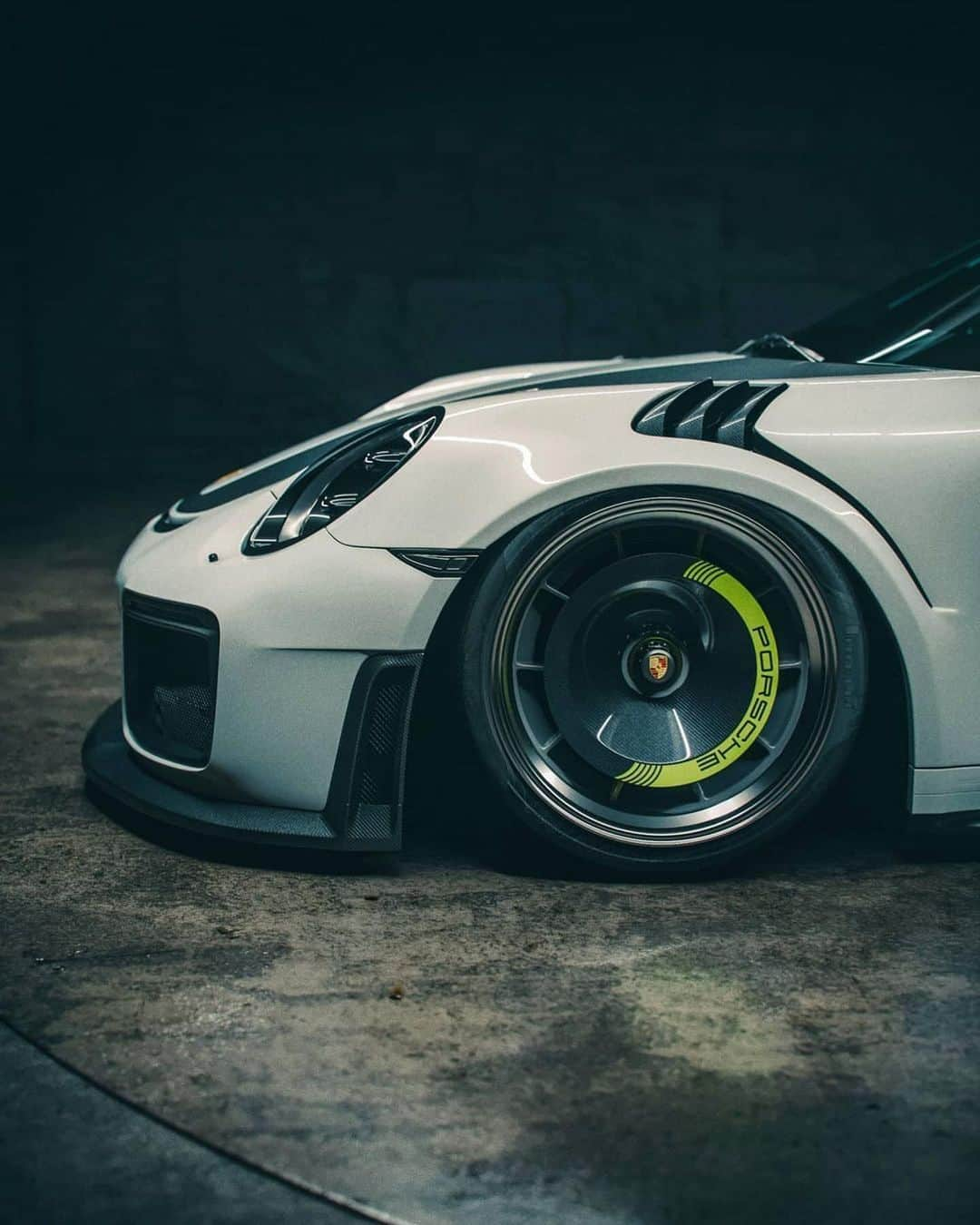 CarsWithoutLimitsさんのインスタグラム写真 - (CarsWithoutLimitsInstagram)「The Perfect Porsche GT2 RS by @the_kyza  #CarsWithoutLimits #Porsche #GT2RS」2月26日 22時33分 - carswithoutlimits