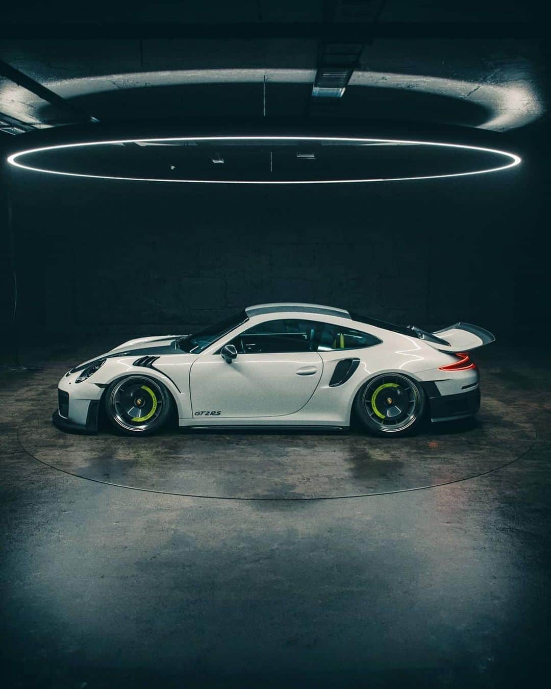 CarsWithoutLimitsさんのインスタグラム写真 - (CarsWithoutLimitsInstagram)「The Perfect Porsche GT2 RS by @the_kyza  #CarsWithoutLimits #Porsche #GT2RS」2月26日 22時33分 - carswithoutlimits