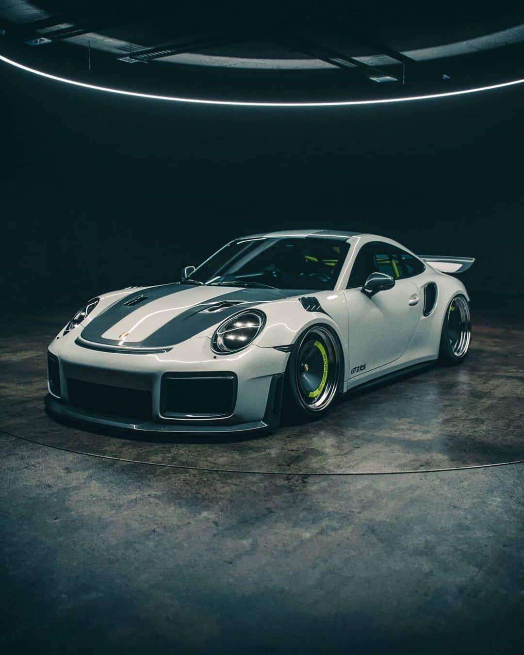 CarsWithoutLimitsさんのインスタグラム写真 - (CarsWithoutLimitsInstagram)「The Perfect Porsche GT2 RS by @the_kyza  #CarsWithoutLimits #Porsche #GT2RS」2月26日 22時33分 - carswithoutlimits