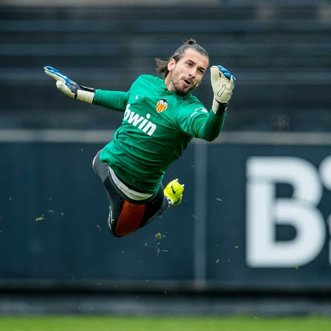 ジャウメ・ドメネクさんのインスタグラム写真 - (ジャウメ・ドメネクInstagram)「TREBALL, TREBALL I MÉS TREBALL ⚽️🏃‍♂️👊💪 @valenciacf #pumafootball #rinat」2月26日 22時37分 - jaudomenech