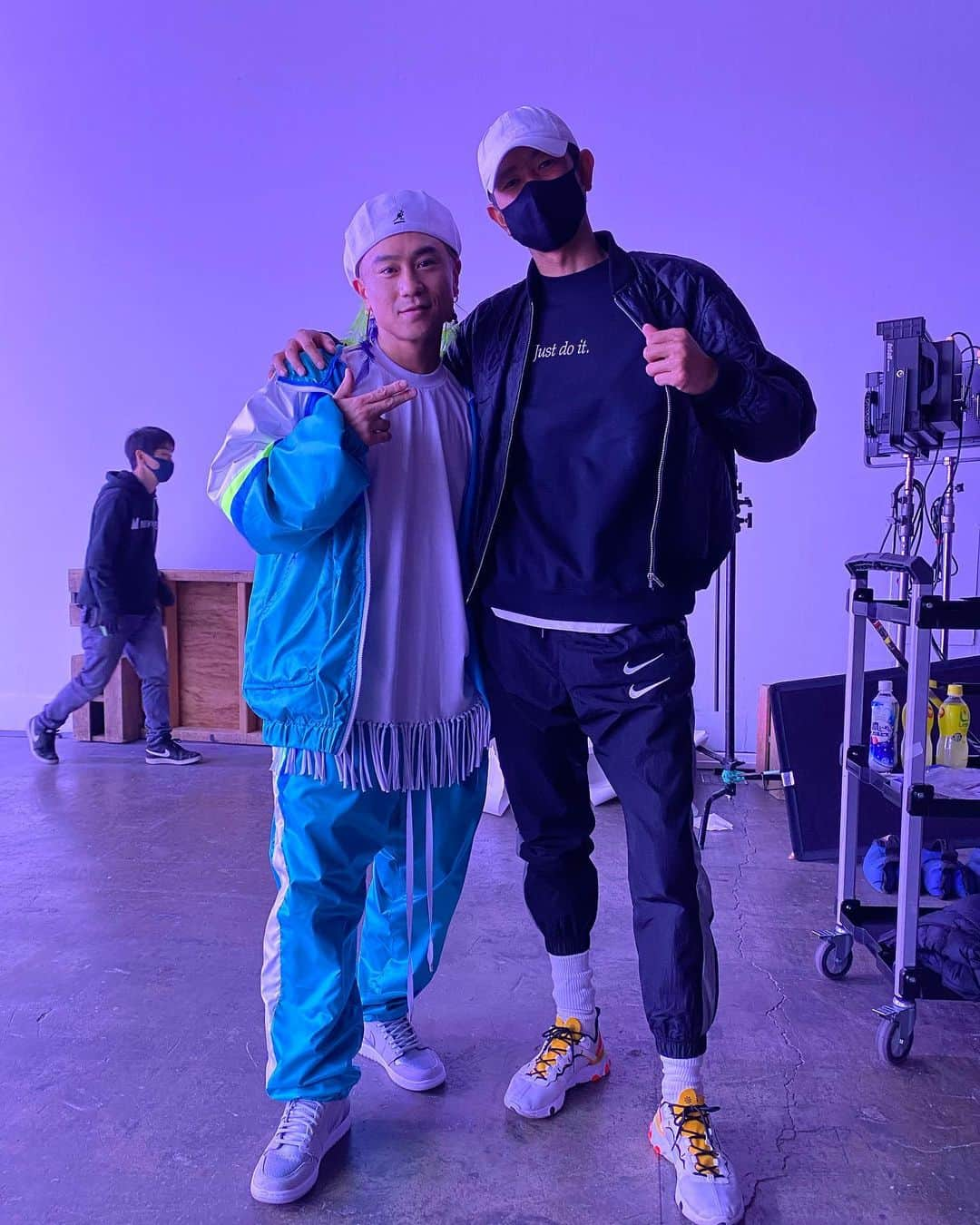 KIMI さんのインスタグラム写真 - (KIMI Instagram)「2021.3.17 DA PUMP New Single🎤🕺  「Dream on the street」  皆様のもとへ届きますように✈️🕺✨  今作もプロフェッショナルな皆様と お仕事させていただき、ただただ感謝しかないです。 いつもDA PUMPに たくさんの愛をありがとうございます‼️ 📸  @hirokimura_  👕　 @shinya_ito0124  @eibrab_yumi  @natsuko_new.88  💈 @hairmake_kidman  @kidman_creative  @moro1013  @mikahayamizu  💆‍♂️ #八木ちゃん 🪶 #フェザーエクステ @ebimachako0721  @glitz_yokohama  #OMDP #oh舞dapump  ライジングプロダクション avexチームの皆様 📝 @shungo.lyricist  #感謝 #dreamonthestreet  #streetdance  #ドリスト #2021317 #DAPUMP #ISSA  @issa_hentona  #YORI  @yori_dp  #TOMO  @dp_tomo0561  #U_YEAH  @u_yeah1983  #KENZO  @dapump.kenzo  #DAICHI  @daichix_dp  #KIMI  ＠🦍🍌✌️」2月26日 22時45分 - kimi_da_pump