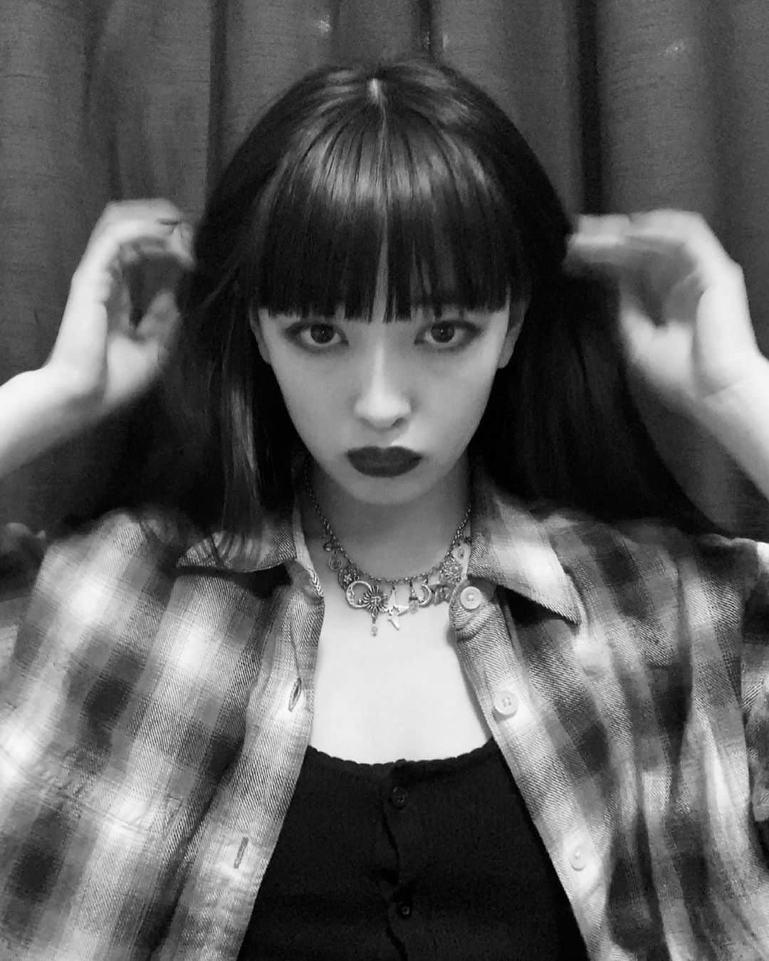 セナのインスタグラム：「🖤 . . . . . ずっとお世話になってるキレイモさんにいってきました！ お肌の露出が少ない今こそ脱毛スタートするのがおすすめです！ スタッフさんも丁寧で優しくて、脱毛迷ってる方は ぜひキレイモ行ってみてください⛄️♡ . . . . . . . . . . . . . . . . . . . . . . . . . . . . . . . . . . . #kireimo #キレイモ #脱毛 #脱毛サロン #美肌 #全身脱毛 #女子力アップ #女子力 #肌ケア #黒髪 #黒髪ロング #ロングヘア #スーパーロングヘア #ポニーテール #ヘアアレンジ #赤リップ #ワイドバング #ぱっつん前髪 #ロングヘアアレンジ #サロモ #サロンモデル  #ootd #selfie #自撮り #作品撮り #ootd4nylonjp」