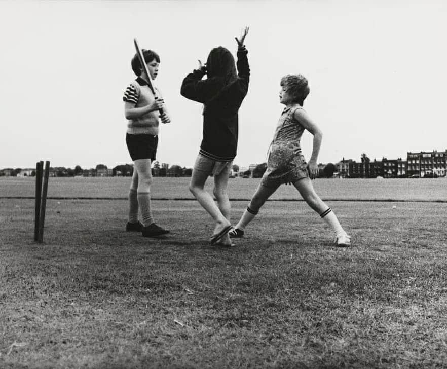 テート・ギャラリーさんのインスタグラム写真 - (テート・ギャラリーInstagram)「This sunshine has us dreaming of blue skies, spring's blooms and summer's adventures. ☀️🌼☁️  ​David Inshaw, The Badminton Game 1972–3 Henry Wessel, Incidents 001 2012 ​Winifred Nicholson, Sandpipers, Alnmouth 1933 ​Errol Sawyer, Untitled, London 1997 Dame Laura Knight, Spring 1916–20 Willy Ronis, Gaston Berlemont’s pub, The French House, Soho, London 1955 ​Marie-Louise Von Motesiczky, Photograph of some yellow dahlias in the garden at Chesterford Gardens, Hampstead November 1975, Tate Archive ​Tracey Emin, Monument Valley (Grand Scale) 1995–7 ​Dorothy Bohm St Pancras Church Gardens c.1960 ​Nigel Henderson, Photograph showing people sunbathing in a public park [c.1949–c.1956]」2月26日 22時47分 - tate