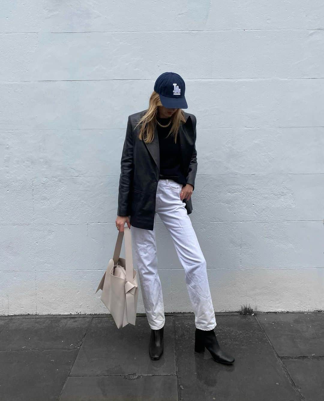 Camille Charriereのインスタグラム：「Me again for a change @cccshoesbags @jennyfairy.official #ad」