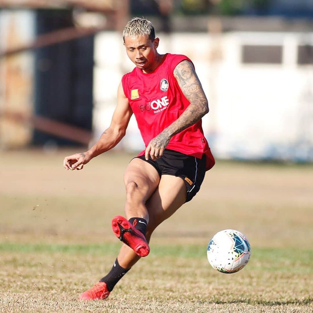 鈴木ブルーノさんのインスタグラム写真 - (鈴木ブルーノInstagram)「Good preparation ⚽️⚽️ @officialpdrmfc」2月26日 22時55分 - cbruno_7