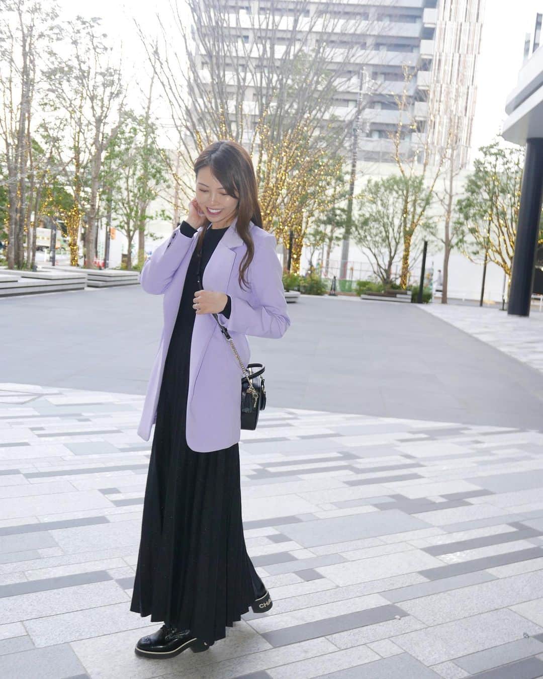 清水愛美さんのインスタグラム写真 - (清水愛美Instagram)「💜💜💜 パープルが映えるように 黒のワンピースと合わせました❤︎ * カチッとしすぎない お洒落で上品なジャケットがとってもお気に入りです💜💜 パープルのジャケットって本当可愛いですよね❣️ * #jacket #ワンピース @elenore_official  #elenore  * #boots @chanelofficial  #chanel #bag @metrocity.japan  #metrocity  #code #jacketstyle」2月26日 22時58分 - manami_s0902