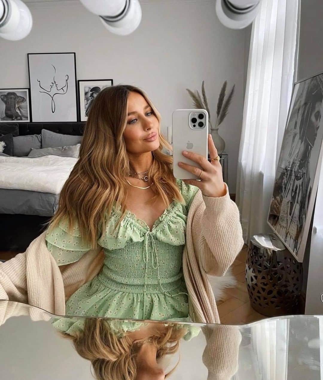 のインスタグラム：「Angel @phiaka wearing our #LivDress 💚 #saboskirt」