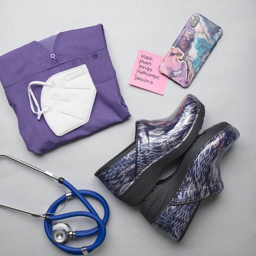 ダンスコのインスタグラム：「Say goodbye to the winter blues and hello to this week’s giveaway! How to enter: 1) Nominate a nurse or healthcare worker by tagging them in the comments. 2) Make sure you’re following @dansko on Instagram. Dansko has been proud to support nurses and healthcare workers throughout their journey, and through our donation efforts over the past months. This year, we are celebrating nurses and healthcare workers all year long! #Giveaway Rules: Giveaway runs 02/26/21 at 9:00 AM EST - 02/28/21 at 11:59 PM EST. No purchase necessary. One winner will be randomly selected and will be notified via DM. Verification that the winner is a nurse or healthcare worker may be required in the form of a nurse’s badge or ID. Winner will win one pair of Dansko shoes from the current collection with a total estimated retail value of $150 each. Giveaway not associated with Instagram. Full terms and conditions at the link in the bio.」
