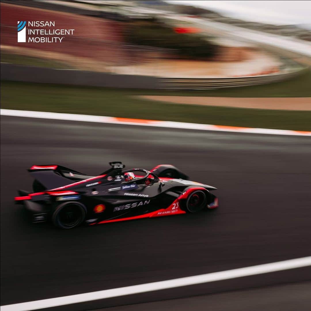 Nissanさんのインスタグラム写真 - (NissanInstagram)「@OliverRowland1, @Sebastien_Buemi & the @Nissanedams team back on track for the start of Season Seven in Diriyah, SA! 🏎 #NissanFormulaE #NissanIntelligentMobility @NissanSports」2月26日 23時02分 - nissan