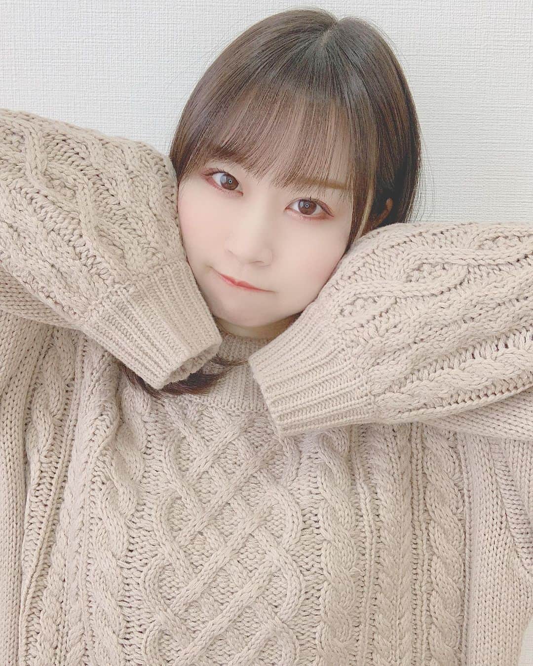 八木沙季のインスタグラム：「☕️☕️ . 白バックの自撮りばっかだから 緊急事態宣言解除されたら 外で写真撮ってそういう写真も インスタ載せられたらいいな☺️ .」